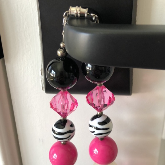 Handmade Minnie Mouse Beaded Necklace 🩷🤍🖤 - Picture 2 of 4